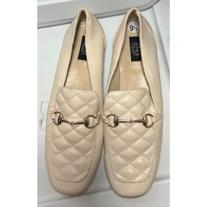 Jones New York Signature Finan women's soft quilted loafers cream / beige color,
